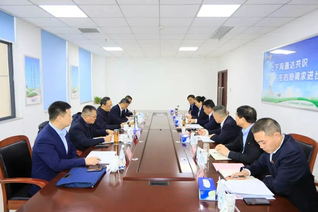 省政府國(guó)資委黨委書記、主任李濤一行到花花牛乳業(yè)集團(tuán)調(diào)研