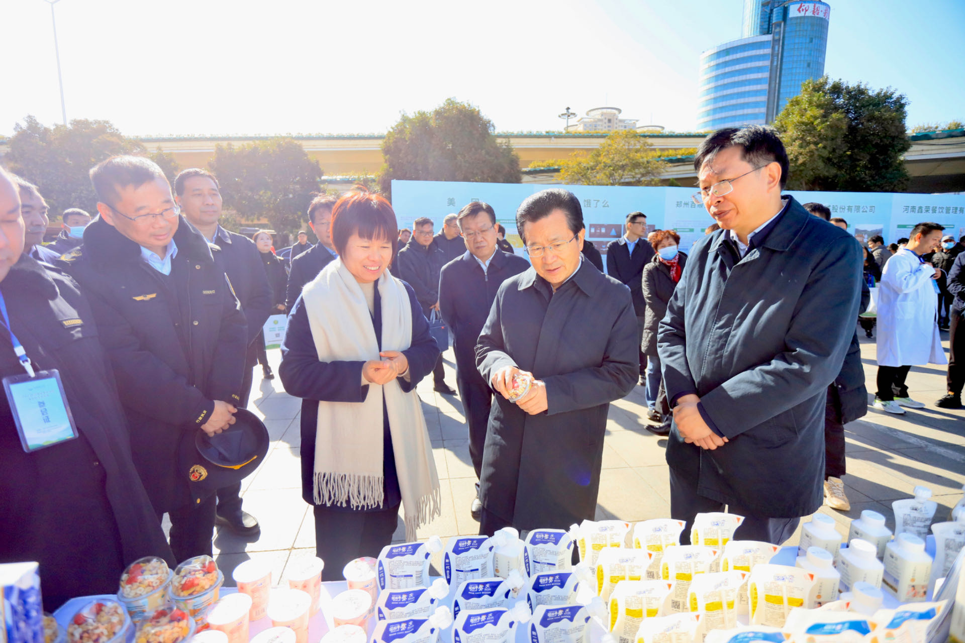 花花牛丨落實(shí)食品生產(chǎn)加工企業(yè)質(zhì)量安全主體責(zé)任，助力人民群眾生活更美好——2023年河南省暨鄭州食品安全宣傳周啟動儀式隆重舉行