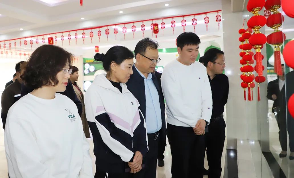 花花牛丨駐馬店市遂平縣政協(xié)黨組書記、主席張衛(wèi)東一行蒞臨花花牛魯山瑞亞牧場(chǎng)參觀
