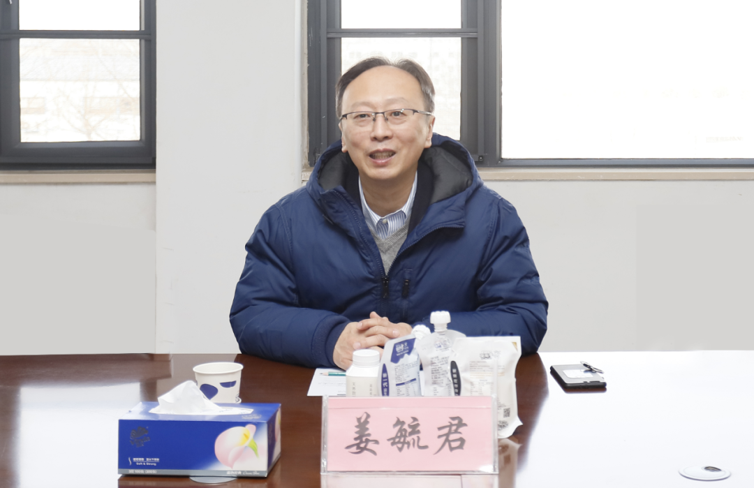 花花牛丨東北農(nóng)大食品學(xué)院院長(zhǎng)、中原食品實(shí)驗(yàn)室首席科學(xué)家姜毓君教授蒞臨花花牛乳業(yè)集團(tuán)調(diào)研