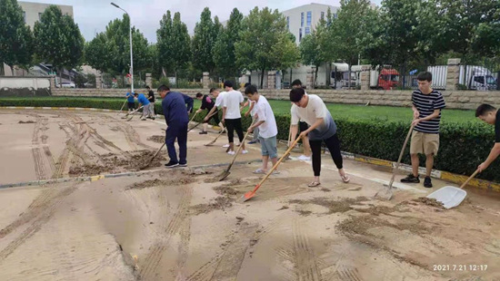 微光匯聚、風(fēng)雨同舟，我們一起扛！