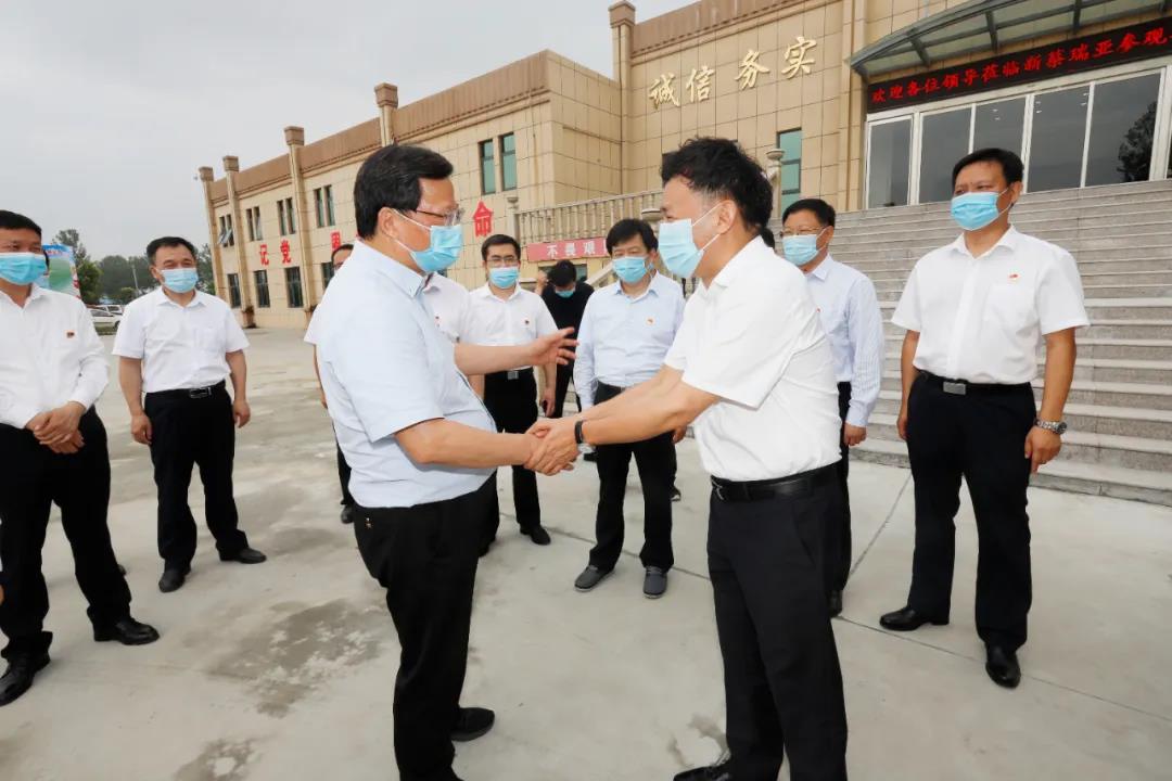 快訊 | 河南省委常委、省紀委書記、省監(jiān)委主任任正曉蒞臨花花牛乳業(yè)集團新蔡瑞亞牧場調(diào)研