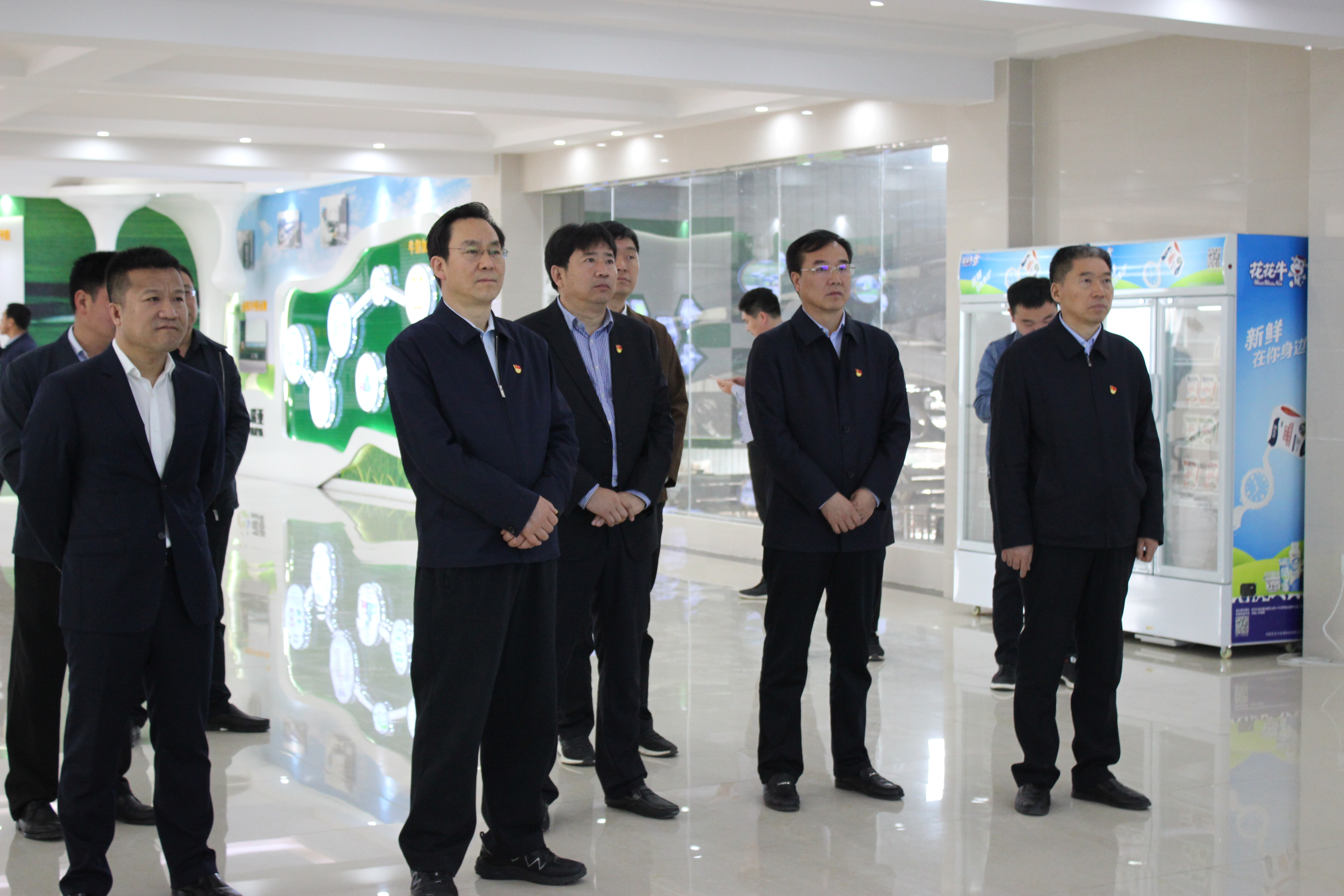 河南省委常委、組織部部長孔昌生 蒞臨河南花花牛集團魯山瑞亞牧業(yè)有限公司調(diào)研