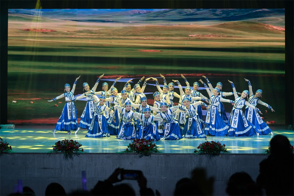 “不忘初心、聚力前行” 花花牛集團(tuán)2018迎新春聯(lián)歡會(huì)隆重舉行