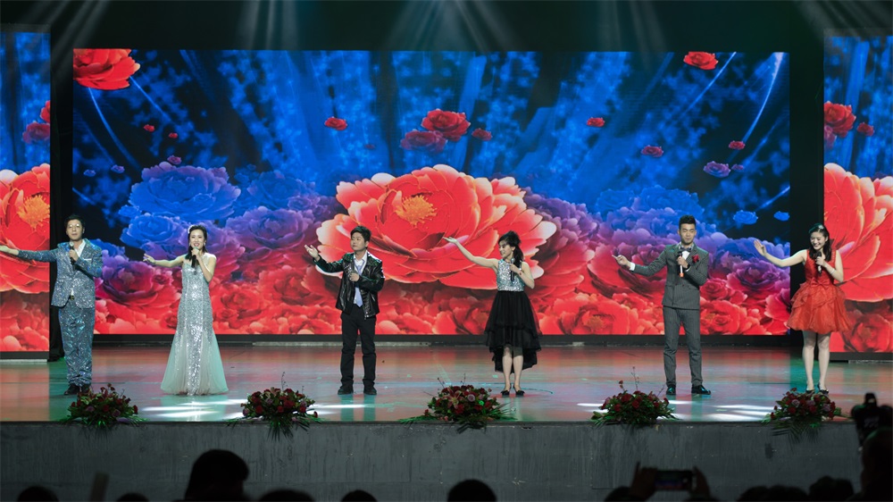 “不忘初心、聚力前行” 花花牛集團(tuán)2018迎新春聯(lián)歡會(huì)隆重舉行
