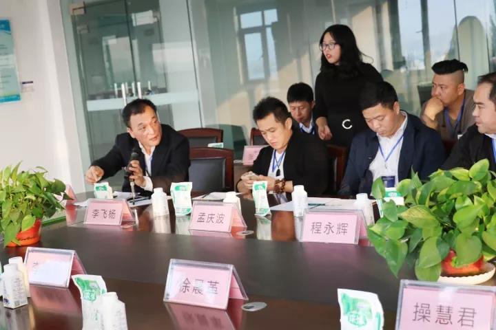商界領(lǐng)袖俱樂(lè)部精英參訪花花牛！
