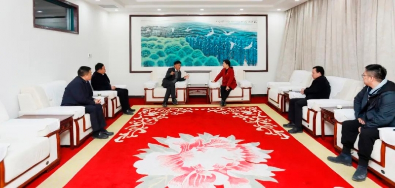 發(fā)揮產(chǎn)業(yè)優(yōu)勢 助力鄉(xiāng)村振興 | 民權(quán)縣委副書記、縣長王靜嫻會見關(guān)曉彥董事長一行