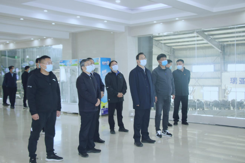 河南省人大常委會黨組書記、副主任孔昌生蒞臨花花牛魯山瑞亞牧場參觀調(diào)研
