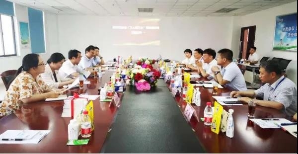 河南省高級(jí)人民法院院長(zhǎng)胡道才一行蒞臨花花牛乳業(yè)集團(tuán)開展“萬(wàn)人助萬(wàn)企”活動(dòng) 助力企業(yè)發(fā)展