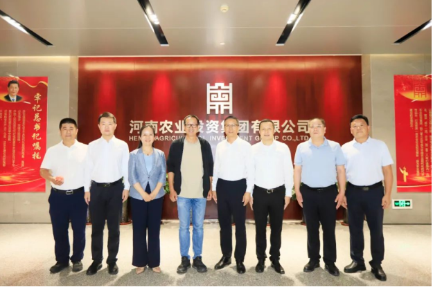 東方甄選俞敏洪先生到訪河南農(nóng)投集團(tuán)，品嘗花花牛產(chǎn)品并給予高度評(píng)價(jià)